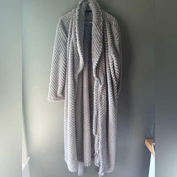 Tamara H. Size Large Luxurious Gray Faux Fur House Coat, belt, pockets - Picture 2 of 7